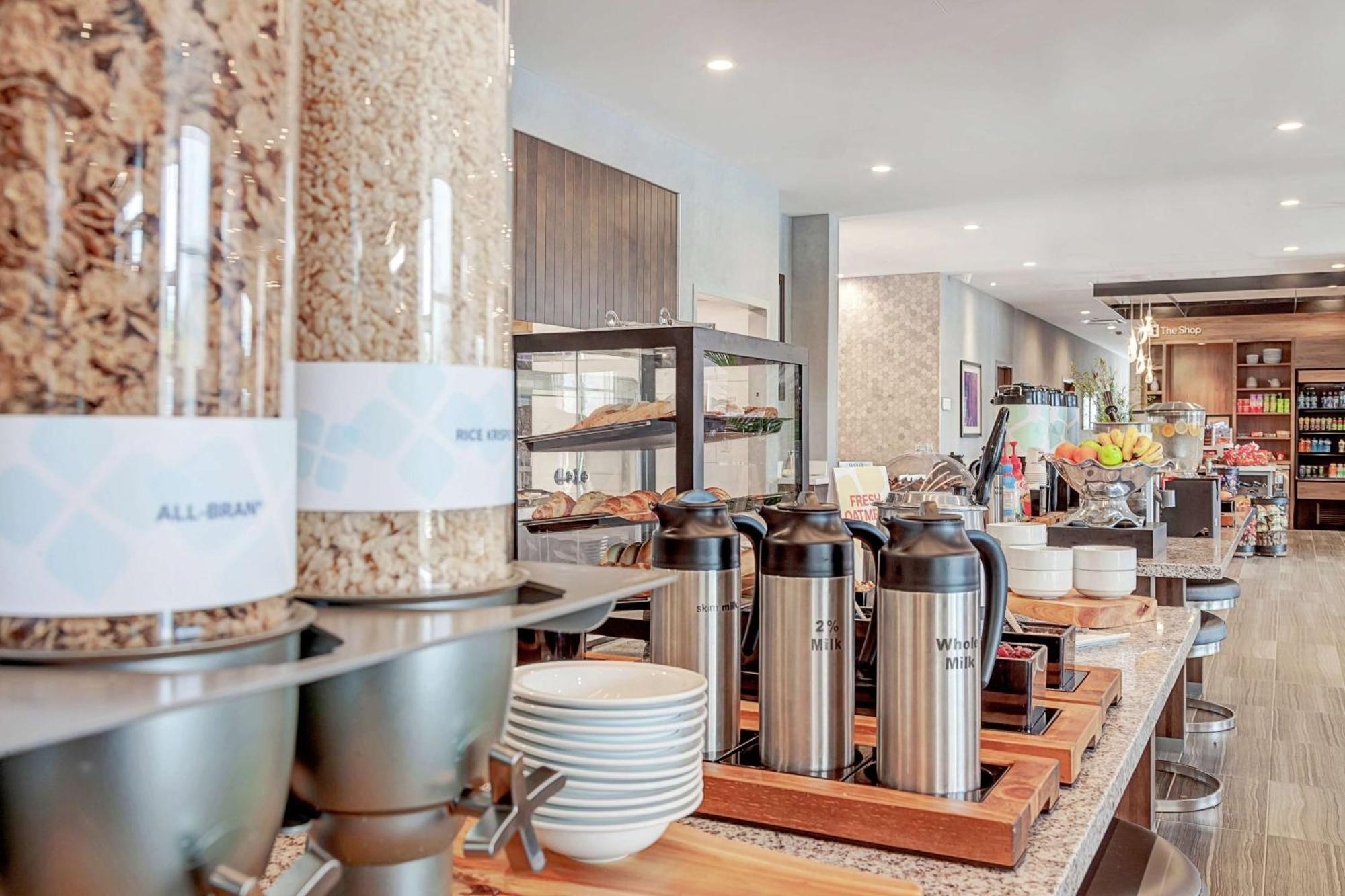 Hilton Garden Inn Toronto/Brampton West, Ontario, Canada Extérieur photo
